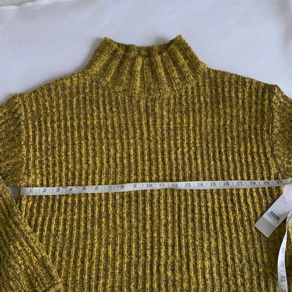 Beautiful yellow/ gray sweater. Size S - Picture 6 of 8